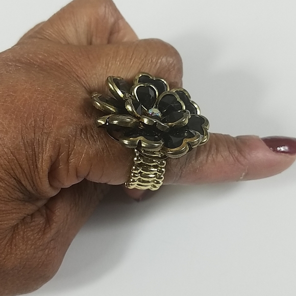 Fashion Ring, Black Floral stretchable ring - Picture 2 of 6